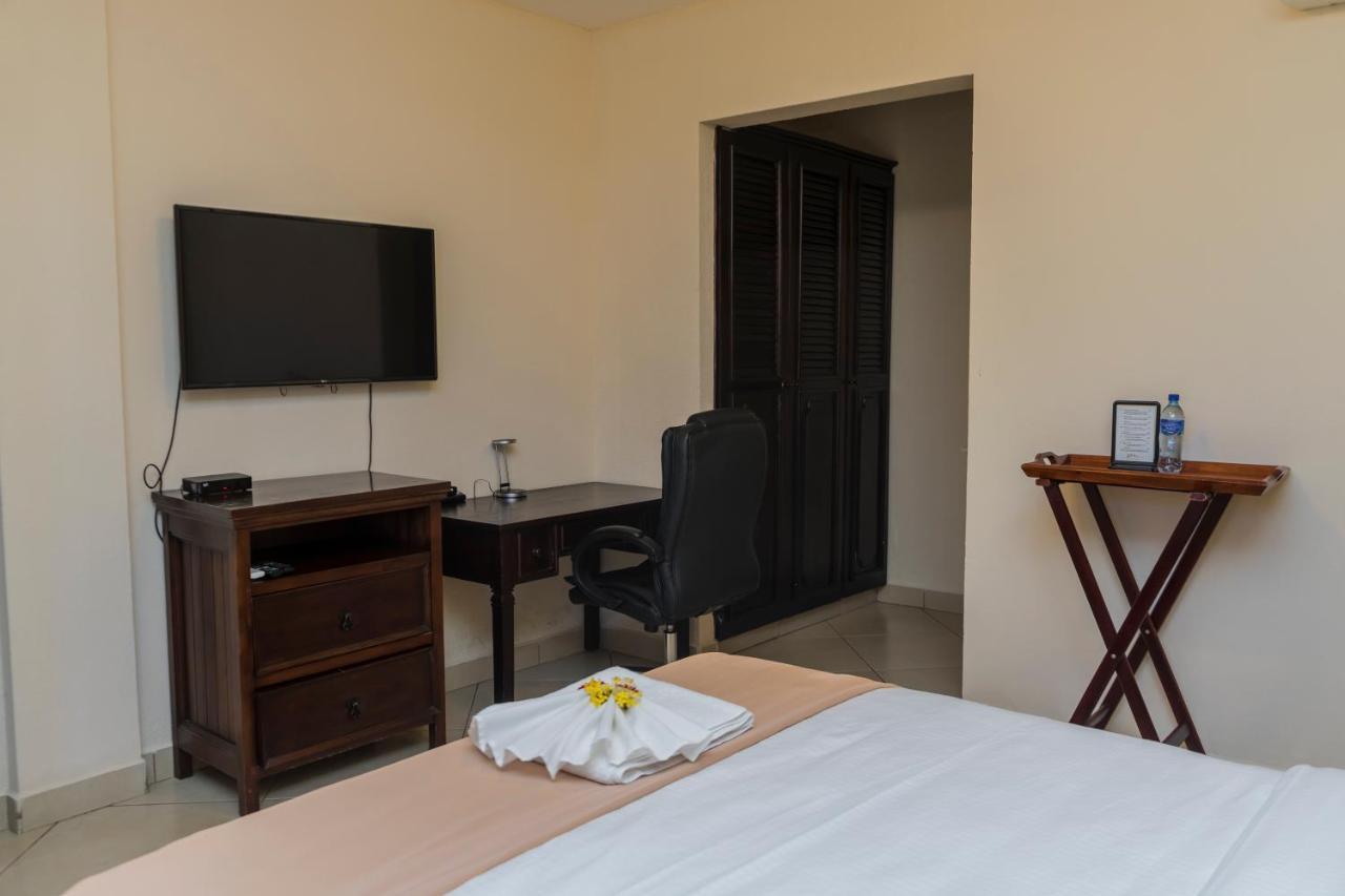 Farallones Hotel Chinandega Bagian luar foto