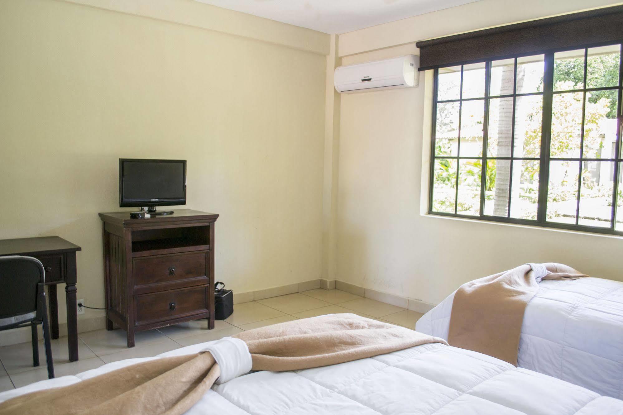 Farallones Hotel Chinandega Bagian luar foto