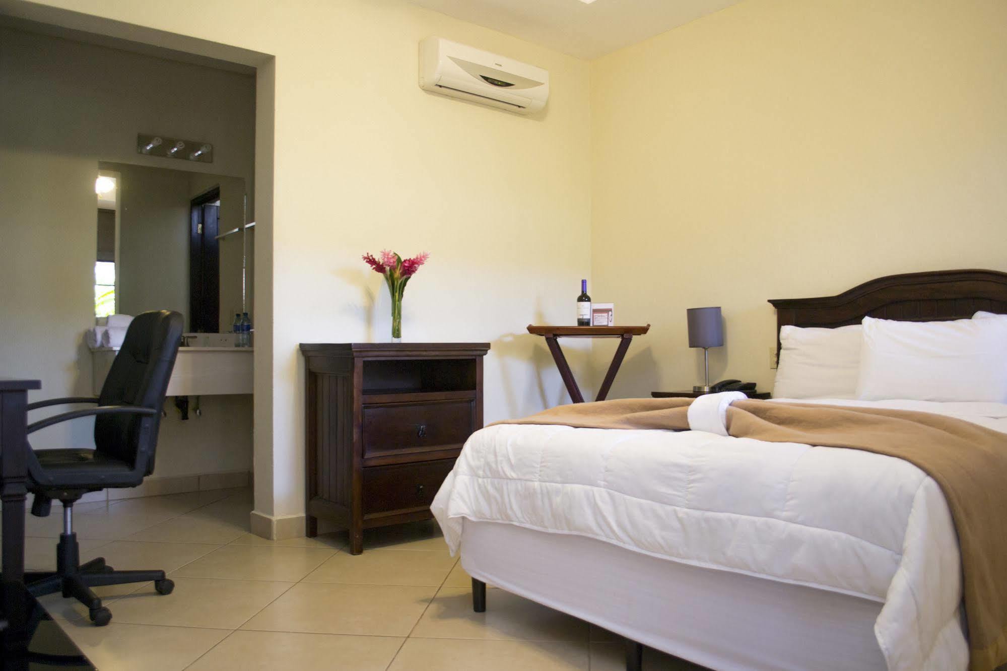 Farallones Hotel Chinandega Bagian luar foto